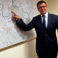 Konferencja prasowa burmistrza Sulęcina Dariusza Ejcharta.