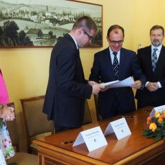 Podpisanie porozumienia dotyczącego budowy bloków komunalnych…..