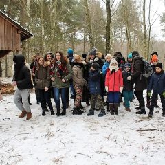 „Pomagamy ptakom i zwierzętom przetrwać zimę” – integracja w szkółce leśnej…